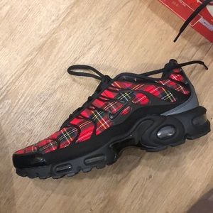 plaid nike air max plus